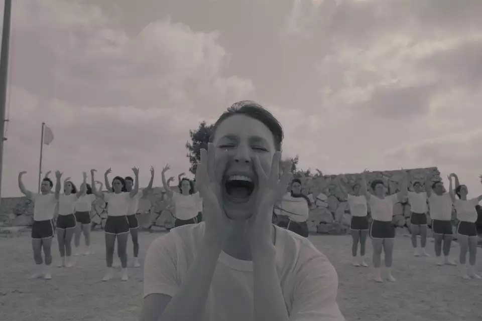 class="gallery_pict"